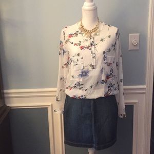 ❤️Cute Floral NWT top in floral print❤️